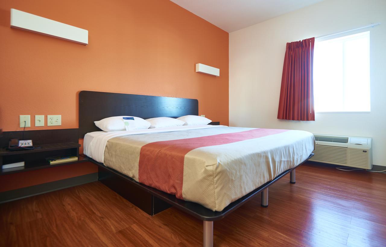 Motel 6 Wilkes Barre Arena Exterior photo